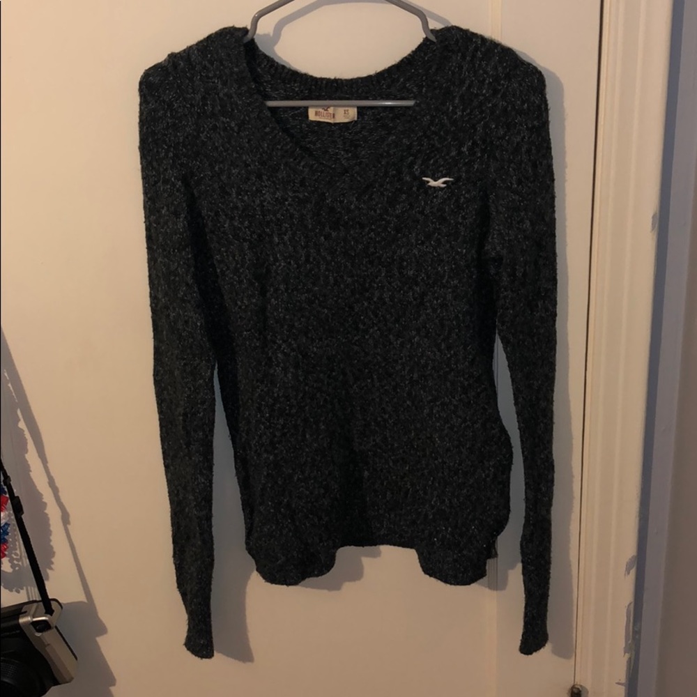 v-neck Hollister sweater